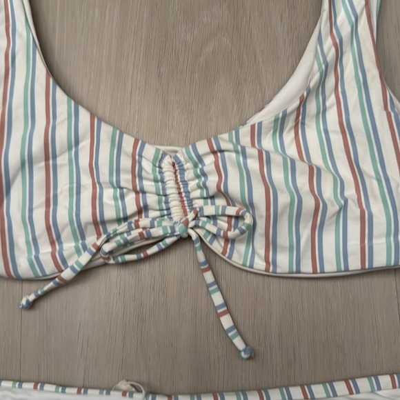 L space bikini - Picture 2 of 3